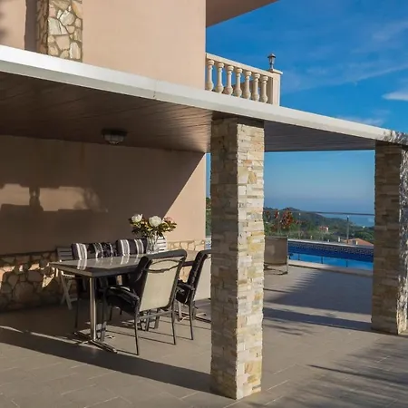 Sleeps 9 Pool Vakantiehuis