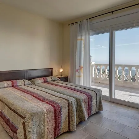 Sleeps 9 Pool * Lloret de Mar