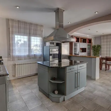 Sleeps 9 Pool * Льорет-де-Мар