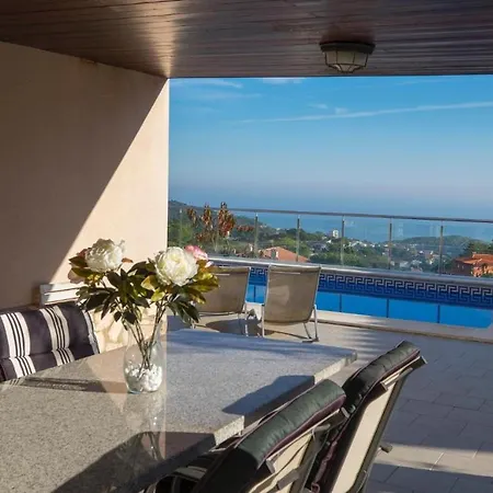 Будинок відпочинку Sleeps 9 Pool Льорет-де-Мар