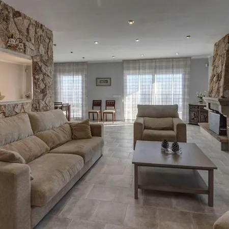 Sleeps 9 Pool Vakantiehuis