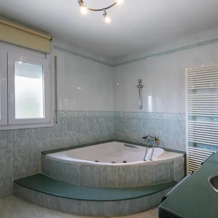 Sleeps 9 Pool Будинок відпочинку