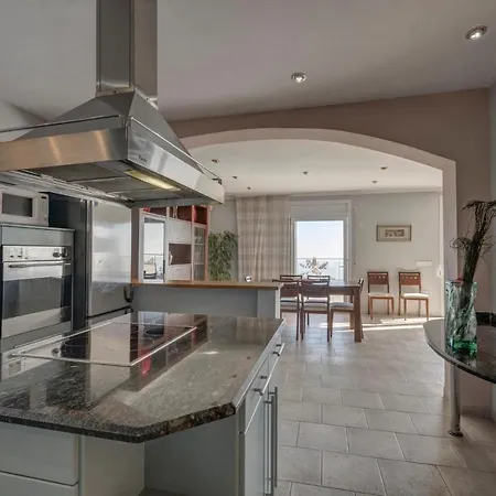 Sleeps 9 Pool Будинок відпочинку